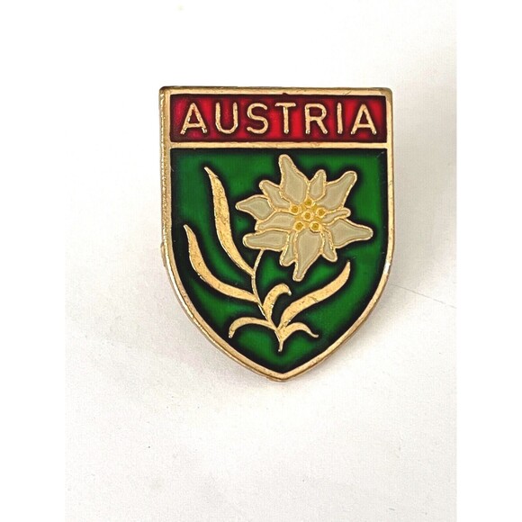 Austria Souvenir Lapel Hat Jacket Pin Crest Coat Of Arms Shield 1" Green -Flower - Picture 1 of 4